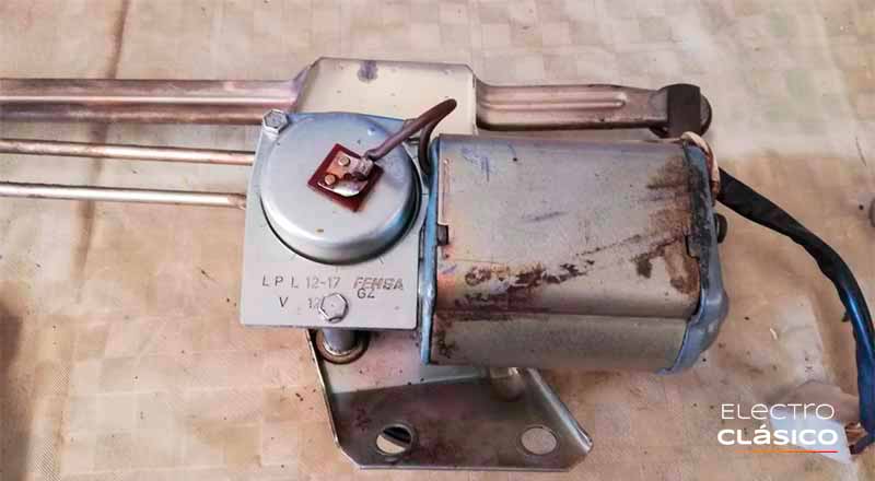 Reparación de motor de limpiarabrisas de SEAT 600 E de 1971