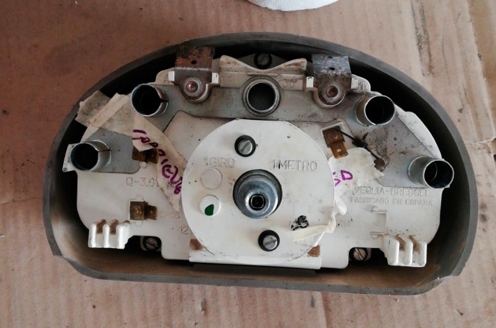 Reparación de velocímetro de SEAT 600 (1971)